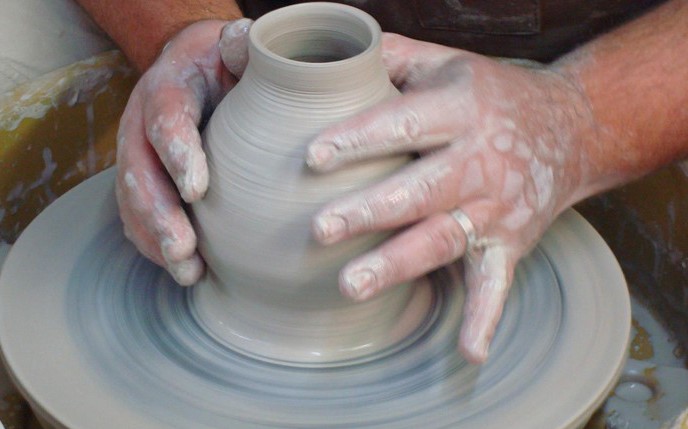 Pottery for Beginners: The 4 Main Types of Clay – Keeeps