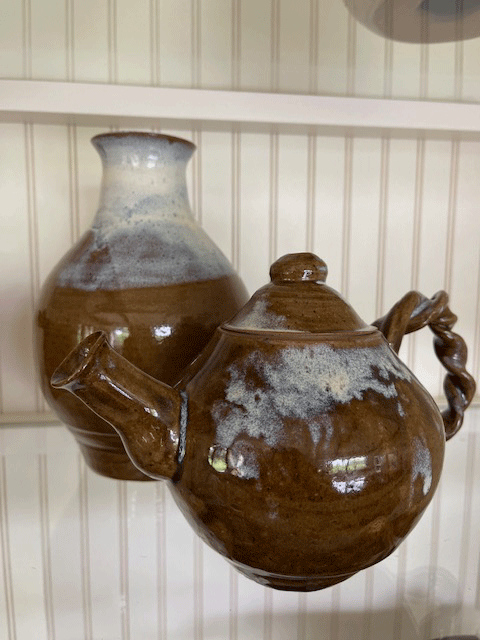 Tea-pot-and-vase.gif