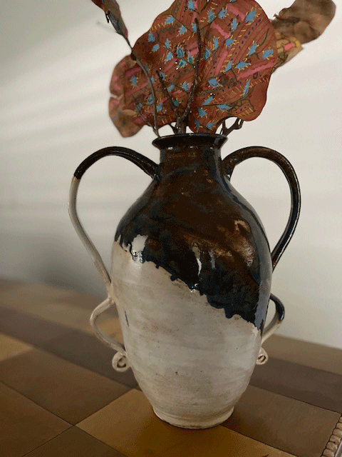 vase-with-long-handles.gif